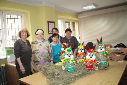 Zające z siana wykonane w czasie warsztatów